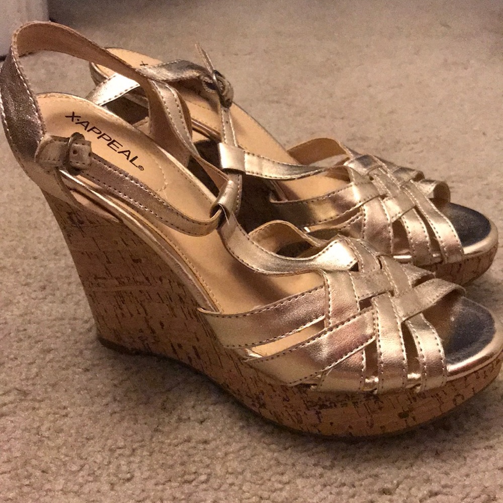 Size 7 1/2 X-Appeal Shiny gold cork wedges